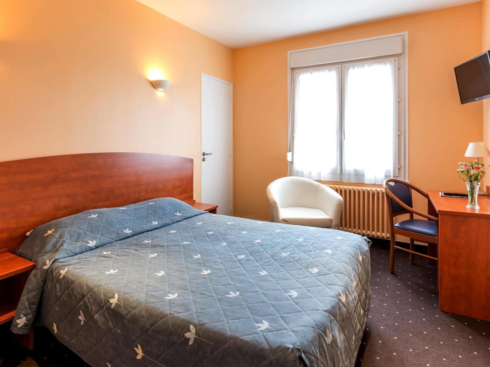 Logis Saint Louis La Suze-sur-Sarthe Exterior foto