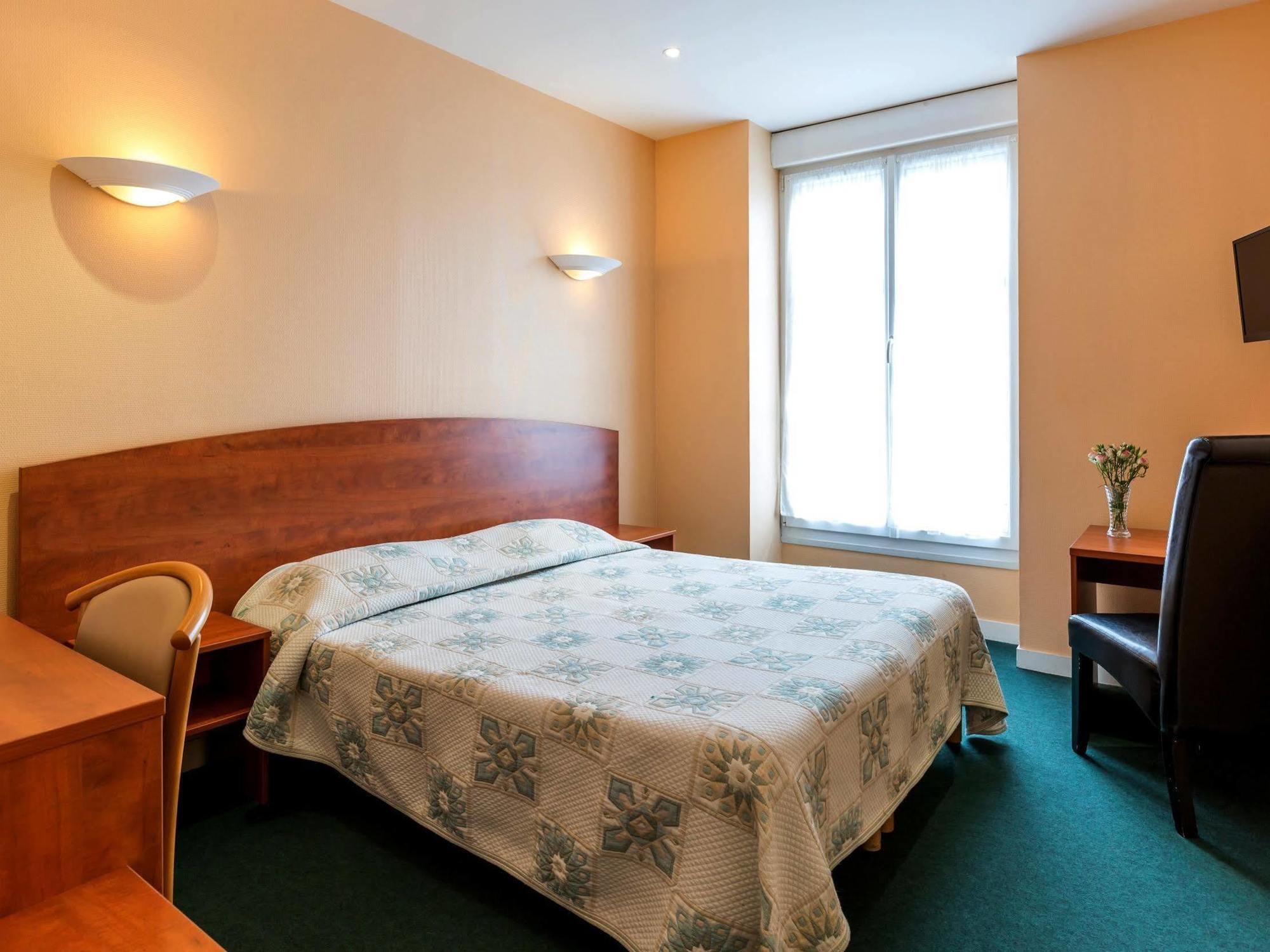 Logis Saint Louis La Suze-sur-Sarthe Exterior foto
